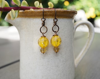 Sunshine Yellow dangle earrings. Vintage lucite earrings. 1960's jewelry.