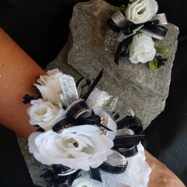 Homecoming Corsage and Boutonniere Set. Prom corsage wedding or dance. White silver black corsage and boutonniere set Corsage.