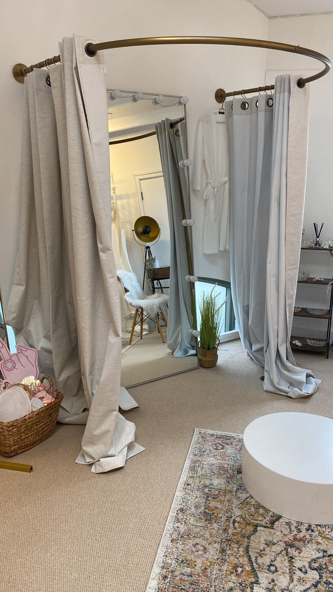 Curved Fitting Room Rail - Etsy