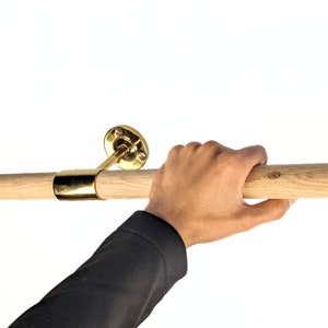 Pasamanos de escalera de madera / Pasamanos de interior de roble macizo / Pasamanos de pared con soportes dorados y cromados / Elegante pasamanos de escalera