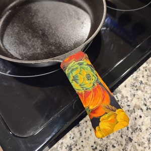 Capa para alça de frigideira de ferro fundido Fall Harvest: presente de cozinha resistente ao calor