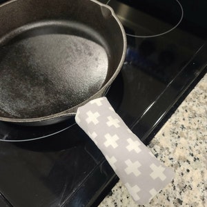 Capa para alça de frigideira de ferro fundido Western Cross: presente de cozinha resistente ao calor