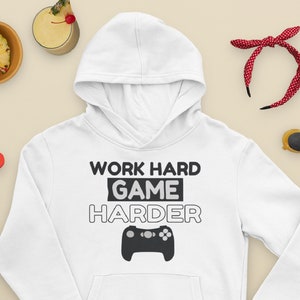 ゲーマー svg バンドル、ゲーミング svg バンドル、ゲーマー シャツ svg、ゲーミング シャツ svg、ビデオ ゲーム svg、ビデオ ゲーム コントローラー svg、一生懸命働いてもっと頑張る svg
