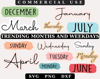 Op de afbeelding: Een set digitale snijbestanden voor knutselen met de namen van de maanden en dagen van de week. De bestanden zijn beschikbaar in SVG, PNG en DXF-formaten. De tekst is zwart en de achtergronden zijn in verschillende kleuren, waaronder groen, blauw, roze en oranje.