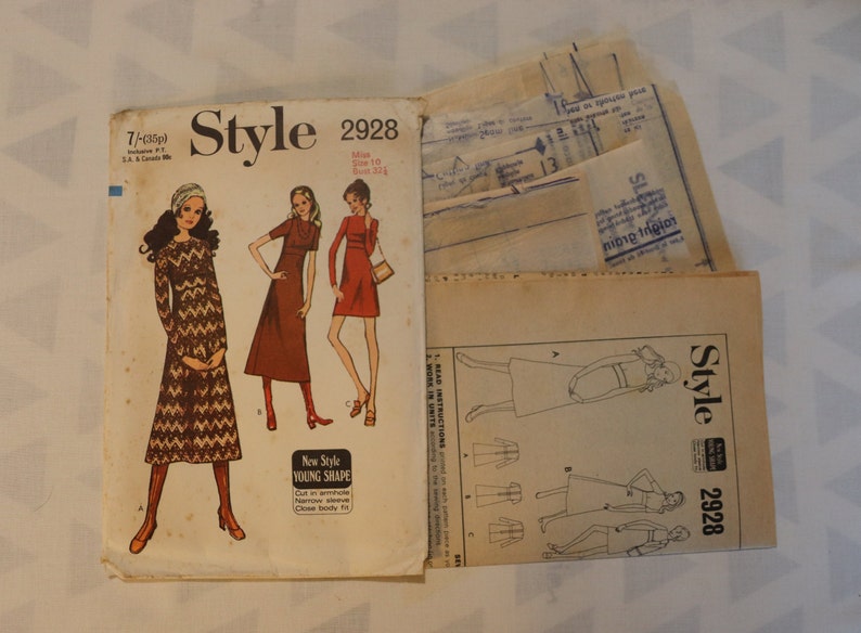 Style 2928 Size 10-1970 Misses Dress Vintage Sewing Pattern