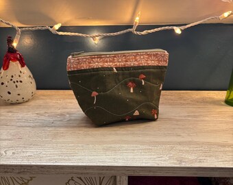 Medium/Small Quilted Zipper Pouch - Cottagecore Mushrooms