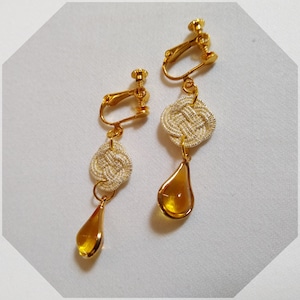 Japanese flower knot earring/Light gold/Celtic knot