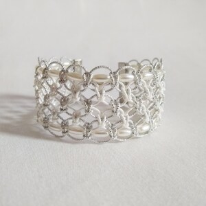 Japanese Mizuhiki Bracelet/Celtic knot Mizuhiki bracelet/Bracelet with beads/Silver and White/Hand woven/Wedding jewelry