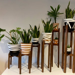 Blumentopfständer Holzständer aus Massivholz dies ist die Walnuss gebeizte Kollektion Handgemacht in Großbritannien von einem italienischen Handwerksmann und seinem Team