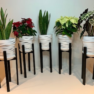 Blumenbank Blumenampel Topfständer Holzständer aus Massivholz in Ebenholz Schwarz bis 70 cm groß Hand Made in UK Topfhalter Pflanzer für jede Gelegenheiten