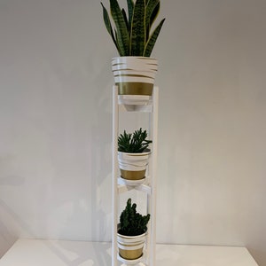 Suporte para vasos de plantas - Suporte para suporte de plantas - Suporte de três camadas - perna redonda de 90cm a 110cm - estilo meados do século em madeira maciça - Feito à mão no Reino Unido