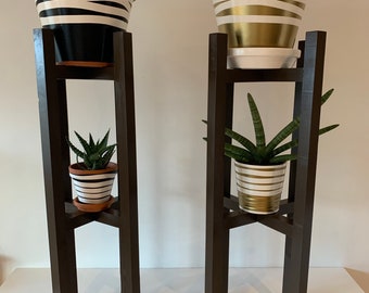 Plant Pot Stand - doppelstöckiger Ständer Hand Made in UK mit unserem extra massiven Holzbein - bis zu 110 cm groß mit Ihrer Wahl - Blumentopfhalter