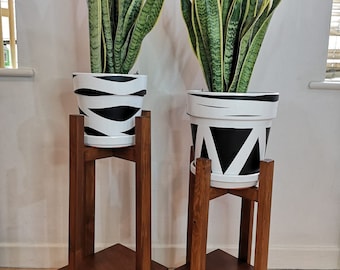 Plant Stand pot stand soporte de madera Hecho a mano en el Reino Unido en madera maciza Soporte de jardinera alto para macetas Soporte de dos niveles de nogal de mediados de siglo