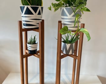 Soporte para macetas Soporte para plantas de madera Hecho a mano en madera maciza en el Reino Unido con dos niveles de hasta 110 cm de altura a mediados de siglo para cualquier ocasión