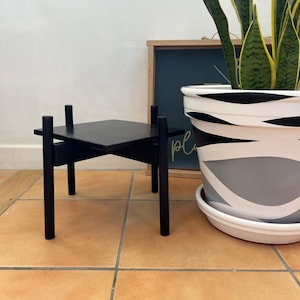 Suporte para vasos de plantas Suporte para vasos de madeira de até 60 cm de altura em madeira maciça Feito à mão no Reino Unido Suporte para vasos de plantas tingido com perfeição meados do século