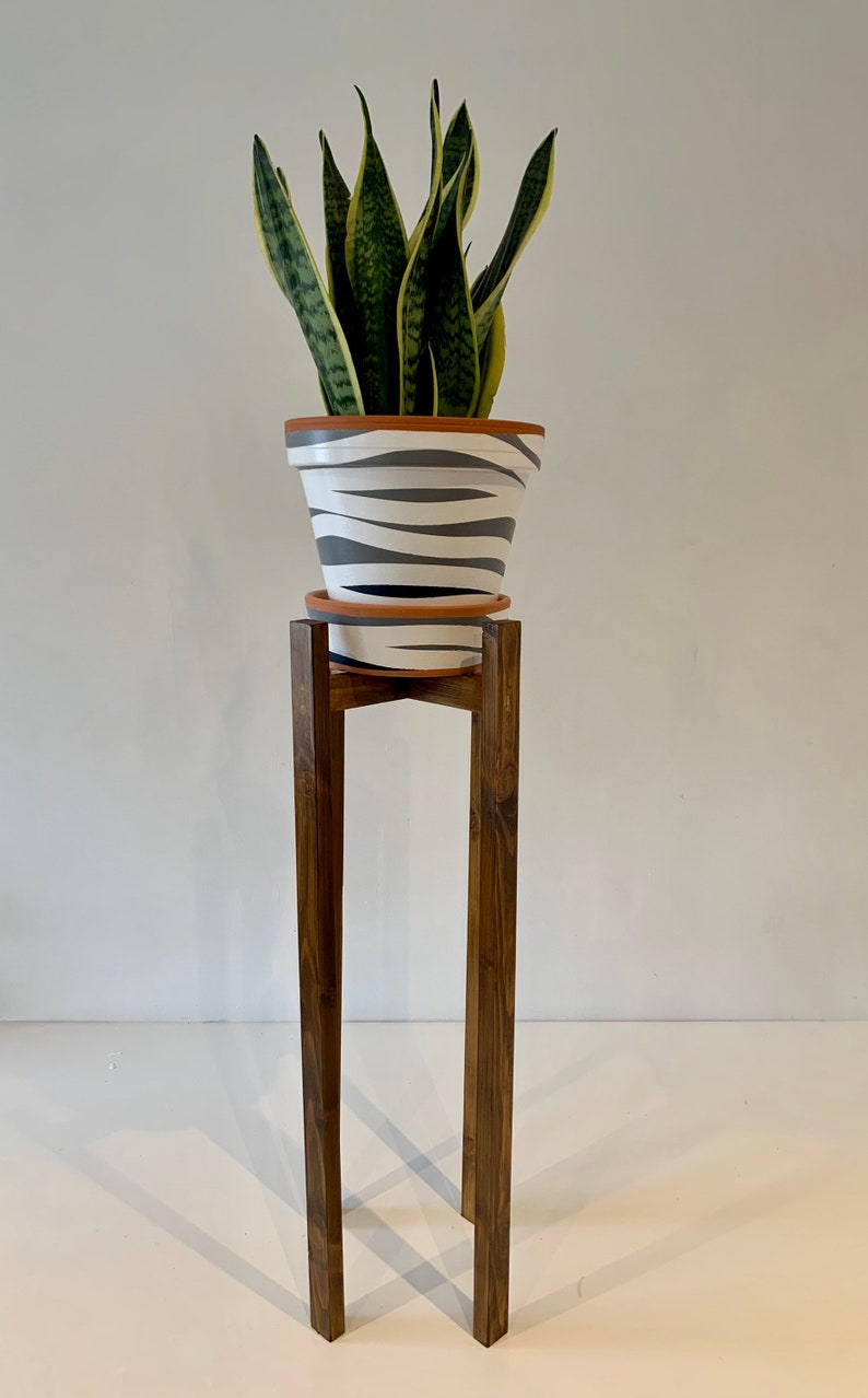 Plant pot Stand wooden stand in dark oak Planter holder in Solid Wood hand Painted Hand Made UK wood display in many size and colors imagen 4