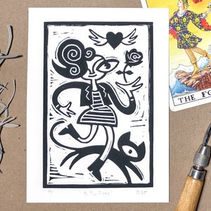 Impresión Linocut / La carta del tarot The Fool / original hecho a mano impresión en bloque extraño arte de pared decoración bruja