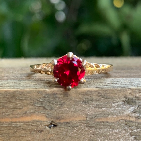 Vintage Created Ruby Ring in 10 karat Yellow Gold/ Filigree Birthstone Ring/ July Birthstone Ring/Solitaire Ring