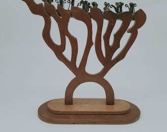 Underbar vintage Hanukkah-menora i trä från mitten av århundradet - Tillverkad i Israel