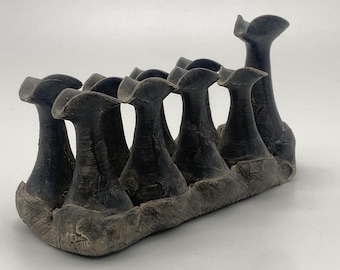 HERMOSA Menorá de Hanukkah no convencional de arcilla hecha a mano para mechas de aceite