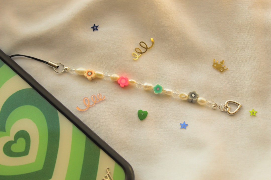 Mardi × Monday Edition Daisy Phone Charm MONDAY EDITION》 MARDI X ME BLOOM DAISY PHONE CHARM (Monday