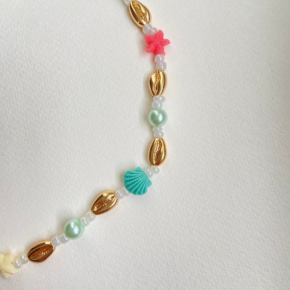 Trendy seashell shop necklace