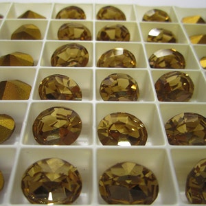 Swarovski - Vintage Oval Crystal 4100, 12x10 MM, Light Colorado Topaz