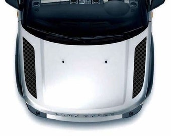 Peut inclure: Un Land Rover blanc avec des évents de capot noirs. Le véhicule est vu d'en haut.