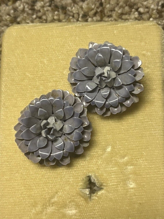 Vintage Weiss Purple Enamel Flower Earrings Clip-o