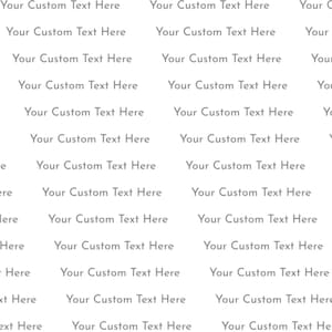 Könnte beinhalten: Ein weißer Hintergrund mit dem Text "Your Custom Text Here", der mehrmals in einem Raster wiederholt wird.