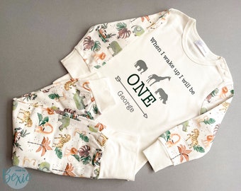 Pyjama d'anniversaire Safari personnalisé | Pyjama pour bébés et tout-petits | Pyjama d'anniversaire | Sauvage | Ensemble deux pièces sur le thème de Safari