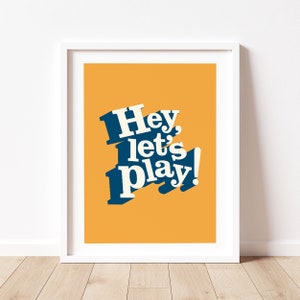 Hey Lets Play Print, Impresión brillante, Cartel tipográfico, Decoración de sala de juegos, Arte de pared de habitación para niños, Impresión de sala de juegos, arte de pared de motivación