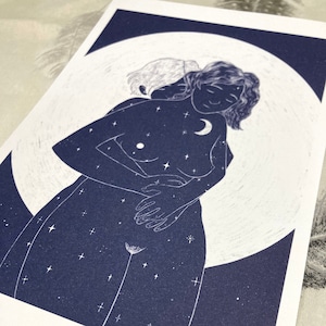 Lesbischer Mond - Queer Love Kunstdruck - Lesbisches Wohndekor