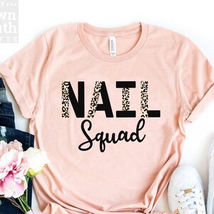 Camisa escuadra de uñas, dueño de salón de uñas, camiseta técnica de uñas, camisas técnicas de uñas, regalo manicurista, regalo para la tecnología de uñas, técnico de uñas