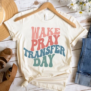 Wake Pray Transfer Day Tee, Retro Ivf Tee, Cute Ivf Mom Shirt, T-shirt Ivf pour femmes, transfert d’embryons, chemise de substitution de fertilité, vibrations positives