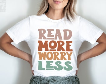 Leer más Camisa sin preocupaciones, Leer más libros Camiseta, Regalo para amantes de los libros, Profesor de lectura, Nerd de libros librescos, Camisa del club de lectura, Biblioteca de lectores