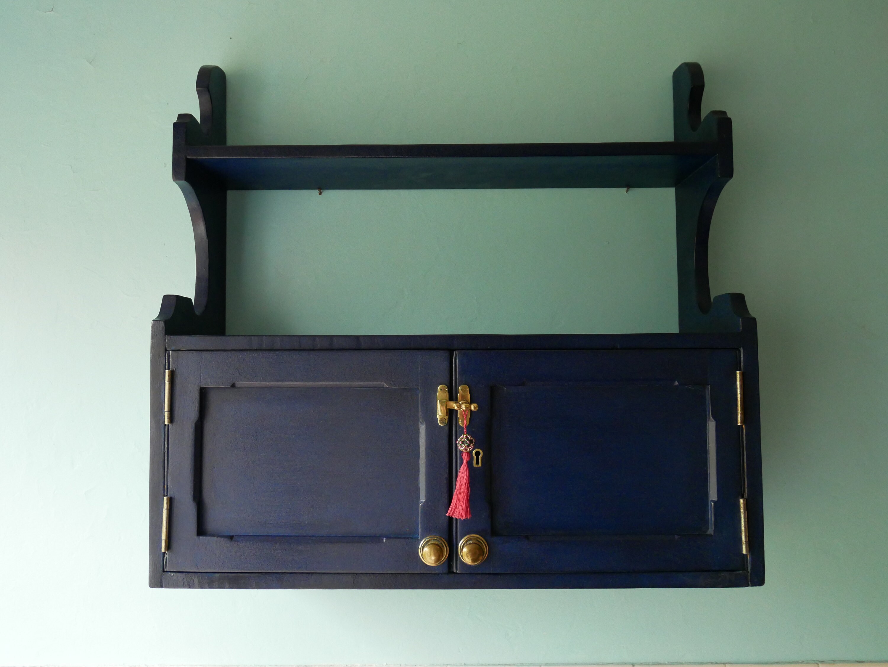 Armario de almacenamiento vintage pintado. | Etsy