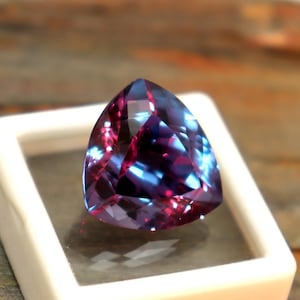 Alexandrite au changement de couleur, taille trillion, Alexandrite à facettes AAA certifiée du Sri Lanka, 6 carats naturelle, MEILLEURE OFFRE