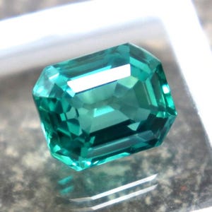 Natural Emerald Cut Vivid Green Gemstone AAA | 8.5Carats Loose Colombian Emerald for Engagement Ring, May Birthstone & Fine Jewelry Making