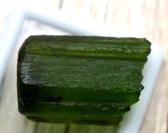 Natuurlijke ruwe ruwe groene smaragd edelsteen uit Colombia Smaragd stuk ruwe steen 30 kt gecertificeerd losse smaragd ongesneden steen met de hand gedolven ruw