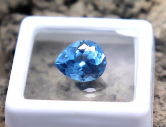 Saphir Bleu Naturel 5.45 Carats Ovale - Certifié AGL, Non Traité, Sri Lanka