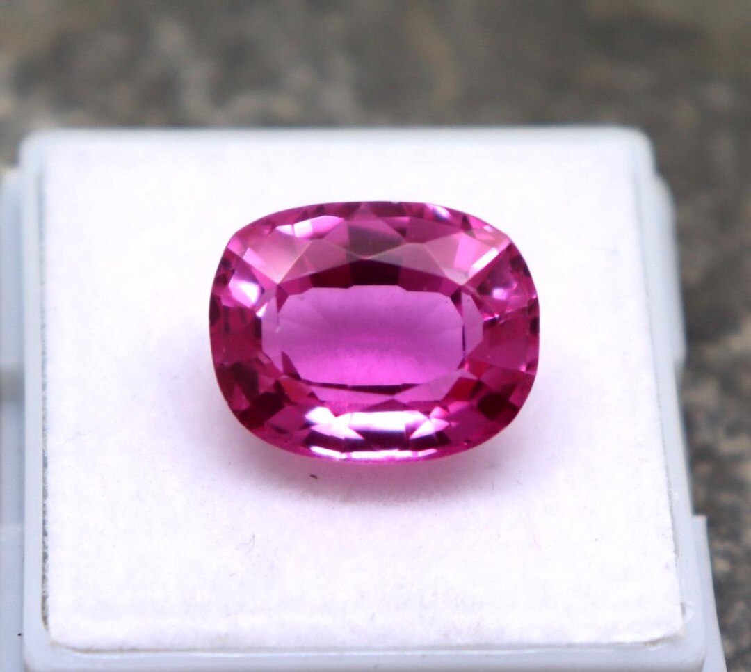 Saphir Verneuil Rose Intense 10 Mm, 4,60 Carats - Qualité Joaillerie IF (sans Inclusion), Synthétique Créé En Laboratoire - Forme Ovale, Pierre Précieuse