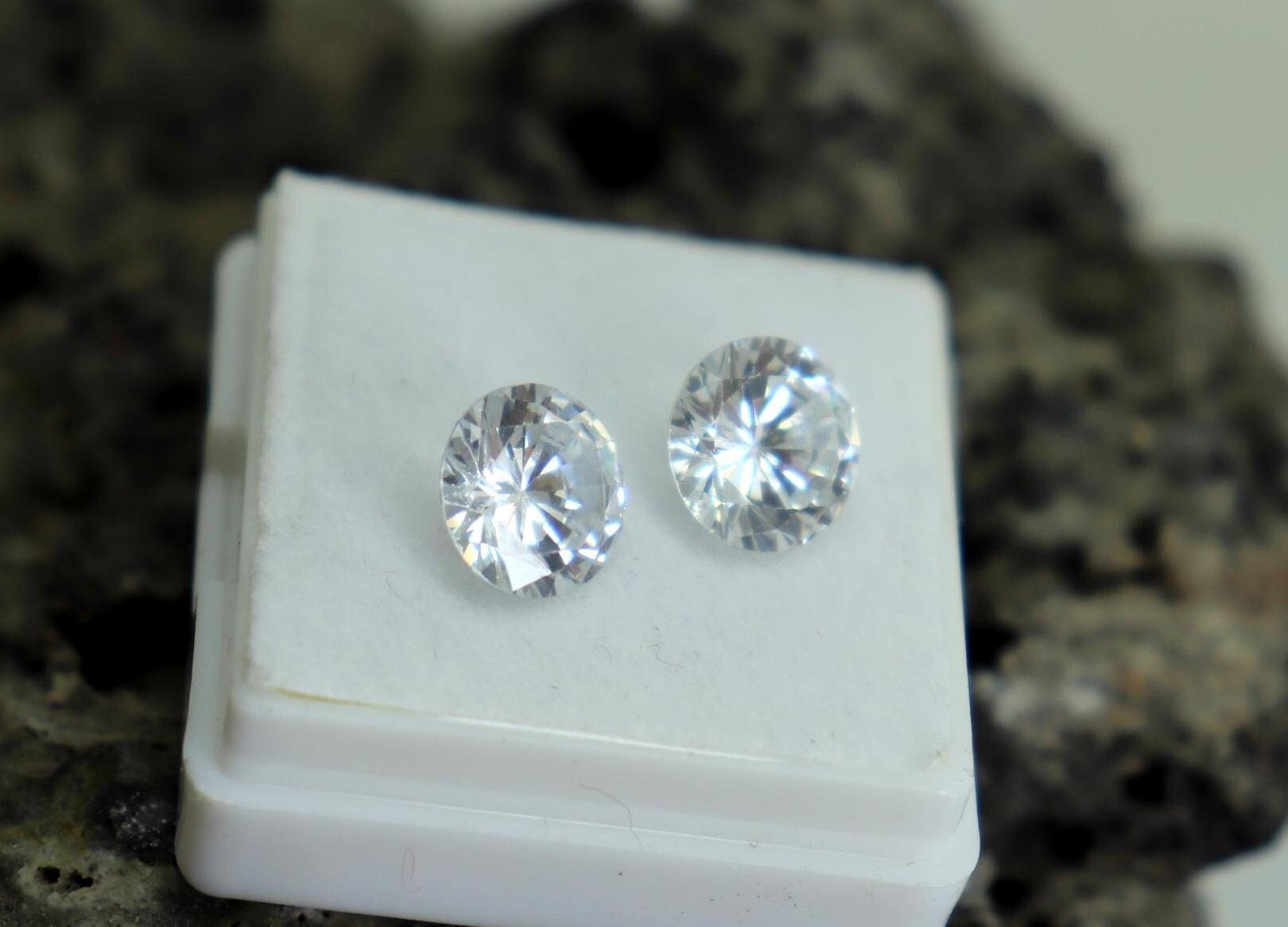ホワイトジルコンストーン 8mm 本物のジルコン ラウンドカット 6.5ct 