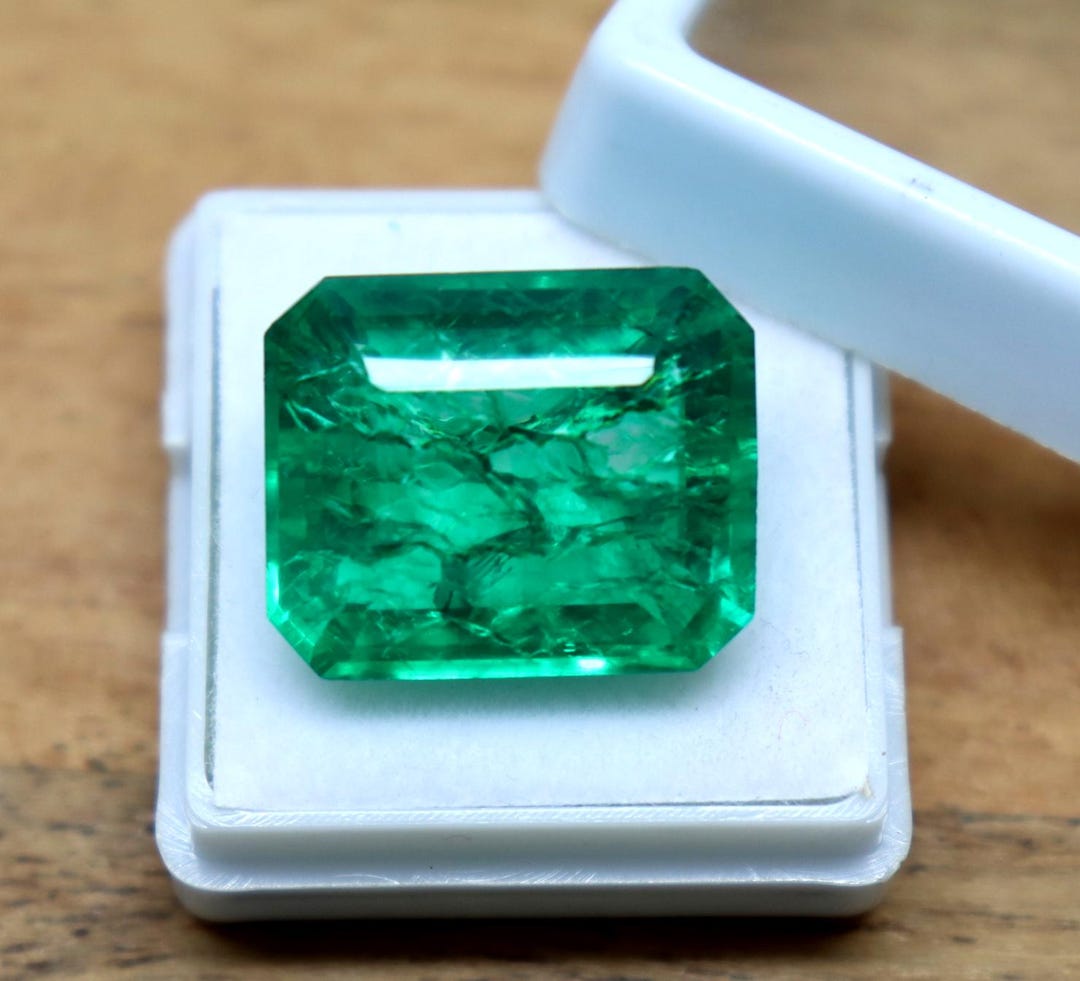 売り切りたいため値下げ　エメラルドの石 The emerald I bought at an auction was a fake. - YouTube