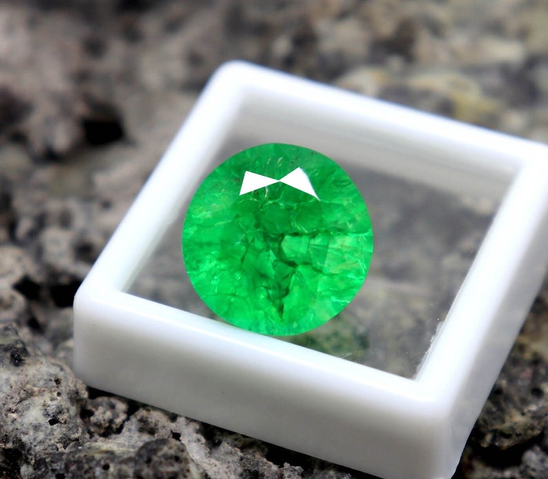 Colombian Round Cut Emerald Gemstone 9.4CT Green Emerald Unheated