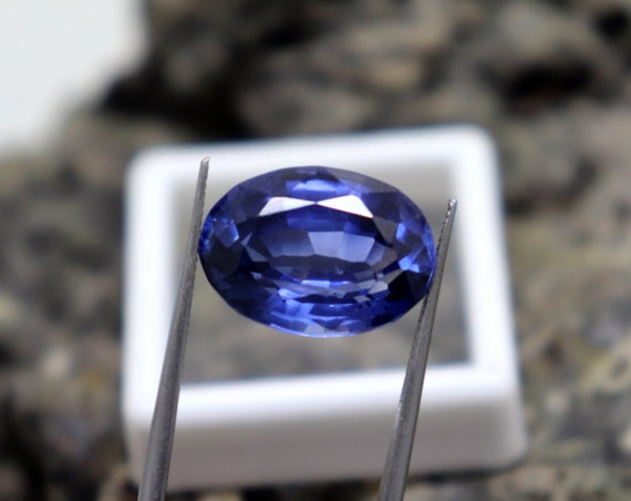 Best Quality Blue Sapphire Natural Gemstone 11.8Ct Oval Cut Faceted Sapphire Gemstone Comes From Ceylon Sapphire Certified Ring Size Pendant