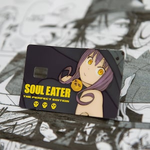 Skin para tarjeta de crédito y débito Blair. Adhesivo de vinilo resistente al agua. Inspirado en la portada del manga Soul Eater: The Perfect Edition.