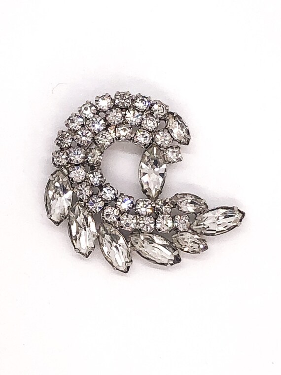 Vintage Jewelry- 1950s-1960s Rhinestone Swirl Pin… - image 2