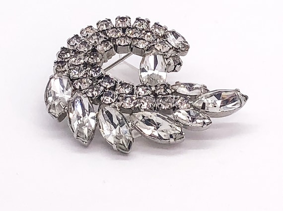 Vintage Jewelry- 1950s-1960s Rhinestone Swirl Pin… - image 1