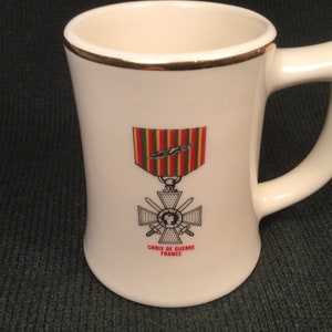 Vintage Buntingware mug with French WWI Croix De Guerrre medal
